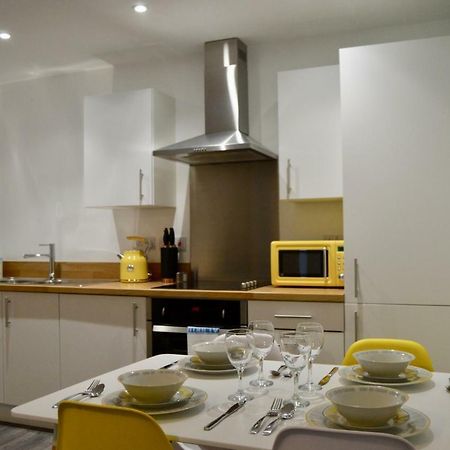 Qh31 - City Centre Location With 2 Double Bedrooms Sleeping Up To 4 People - Spacious Work Or Leisure Apartment 셰필드 외부 사진
