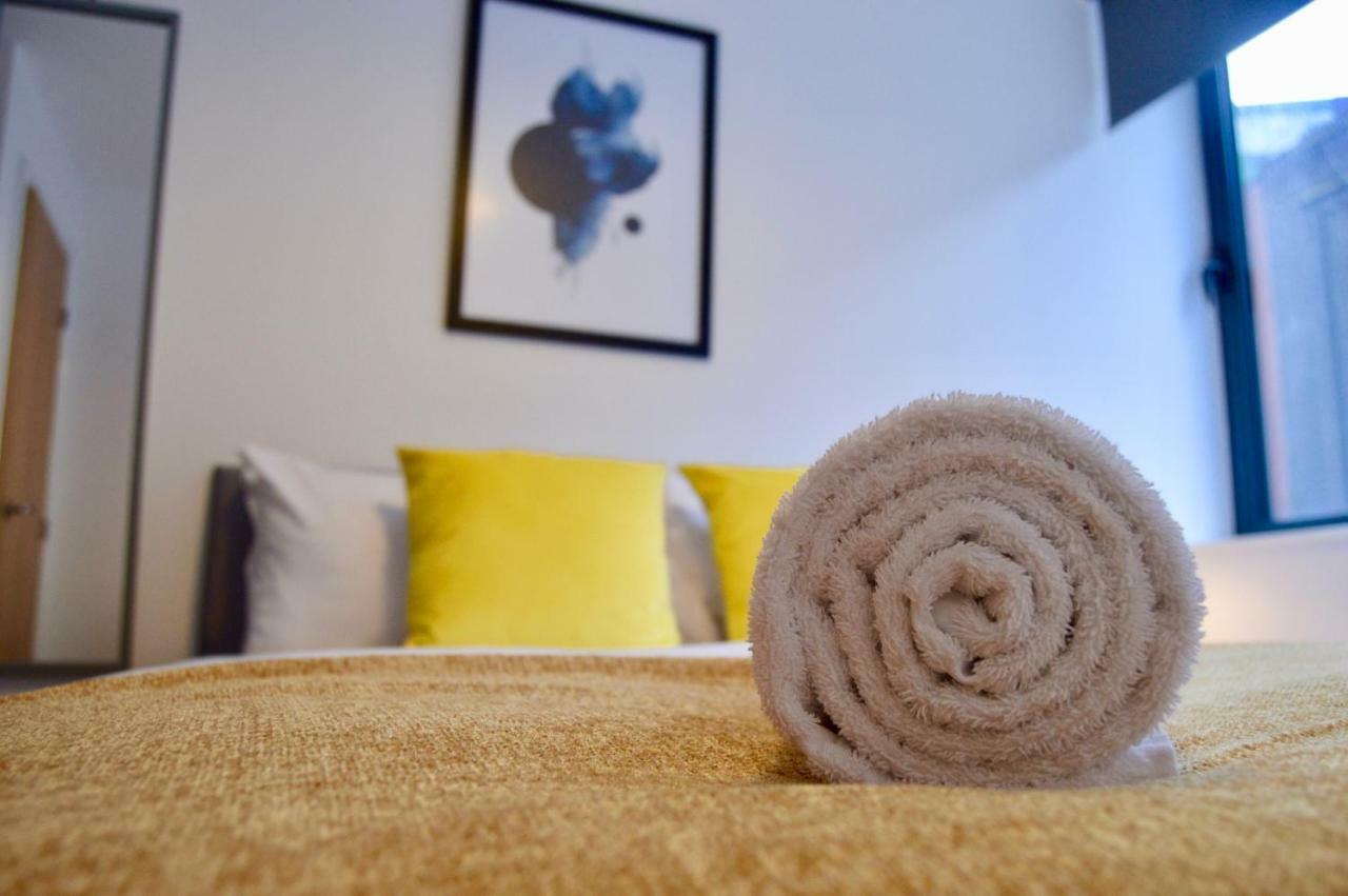 Qh31 - City Centre Location With 2 Double Bedrooms Sleeping Up To 4 People - Spacious Work Or Leisure Apartment 셰필드 외부 사진