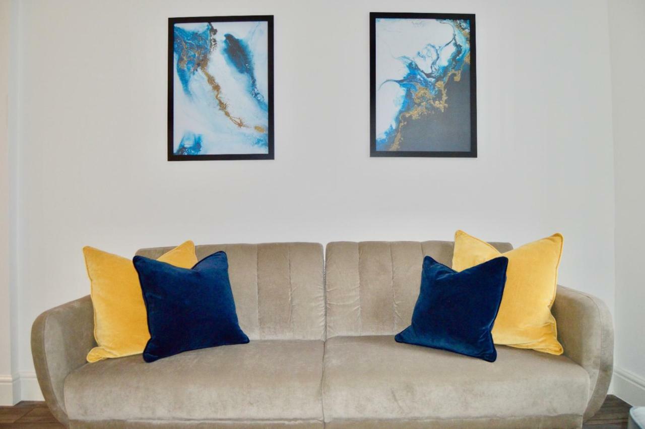 Qh31 - City Centre Location With 2 Double Bedrooms Sleeping Up To 4 People - Spacious Work Or Leisure Apartment 셰필드 외부 사진