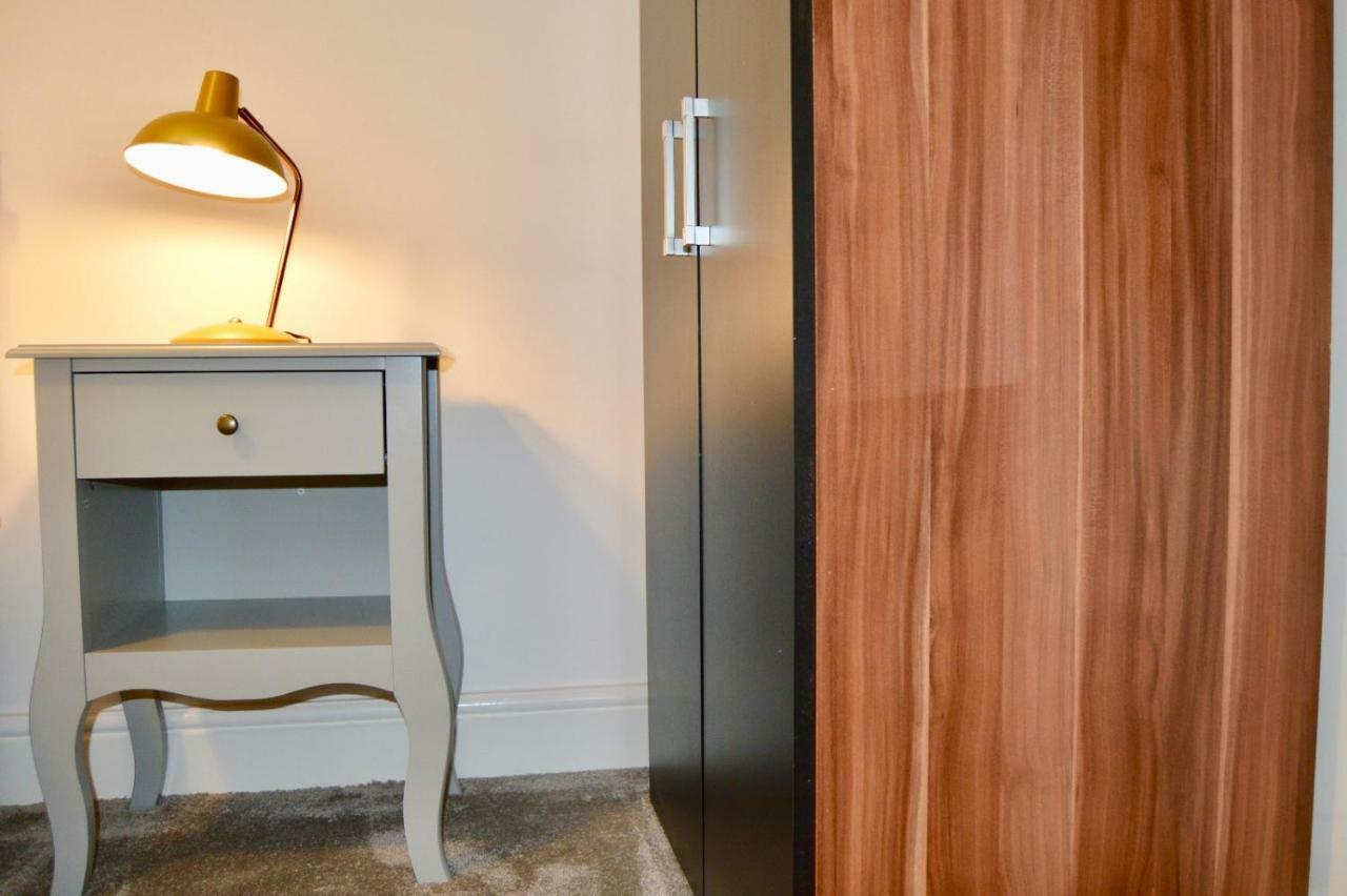 Qh31 - City Centre Location With 2 Double Bedrooms Sleeping Up To 4 People - Spacious Work Or Leisure Apartment 셰필드 외부 사진