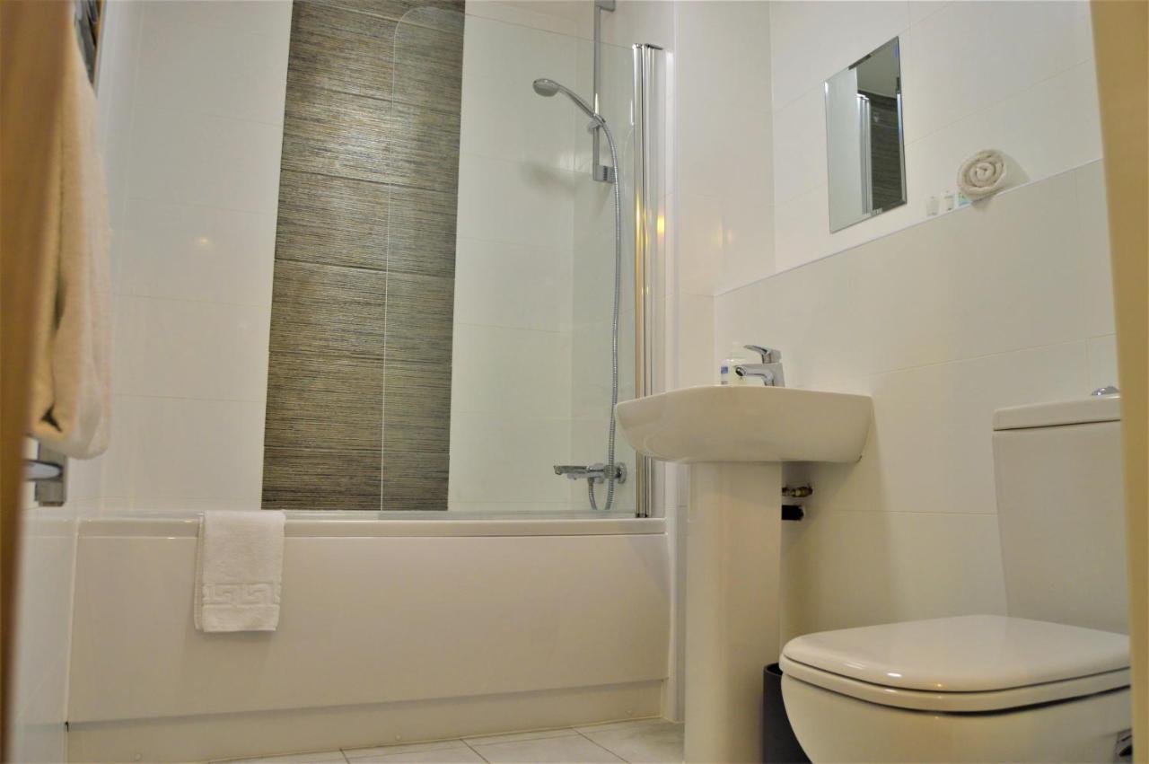 Qh31 - City Centre Location With 2 Double Bedrooms Sleeping Up To 4 People - Spacious Work Or Leisure Apartment 셰필드 외부 사진